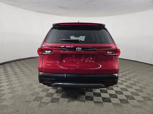 Used 2024 Toyota Grand Highlander AWD image 7