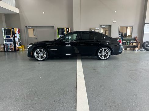 Used 2013 BMW 750i xDrive AWD/4WD image 1