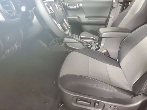 Used 2023 Toyota Tacoma TRD Off-Road image 11