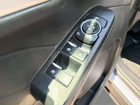 Used 2022 Ford Escape SEL w/ Technology Package AWD/4WD image 19