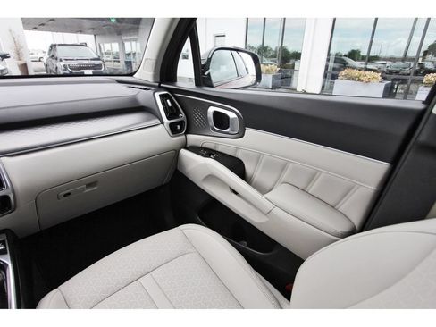 Certified 2022 Kia Sorento SX FWD image 11