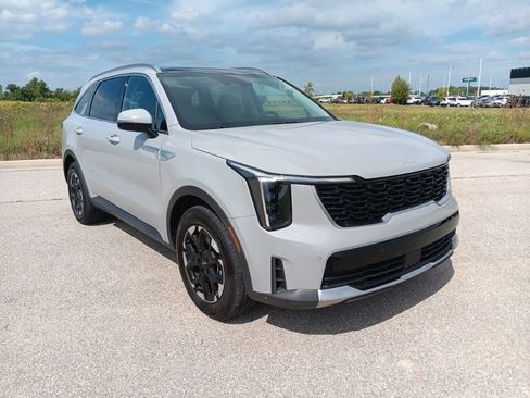 Certified 2024 Kia Sorento S w/ Panoramic Sunroof Package FWD image 1