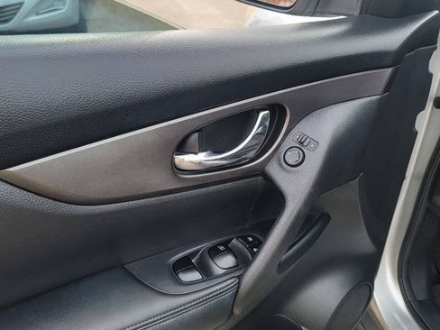 Used 2015 Nissan Rogue SV FWD image 23