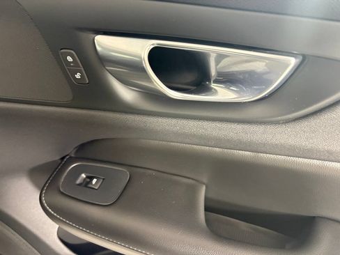 Used 2020 Volvo S60 T5 Momentum FWD image 13