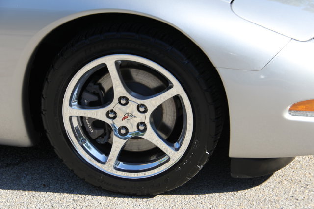 Used 2004 Chevrolet Corvette Convertible w/ Preferred Equipment Group RWD image 12