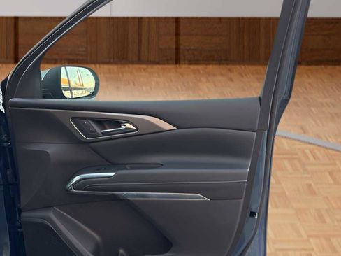 Used 2025 Chevrolet Traverse LT image 16