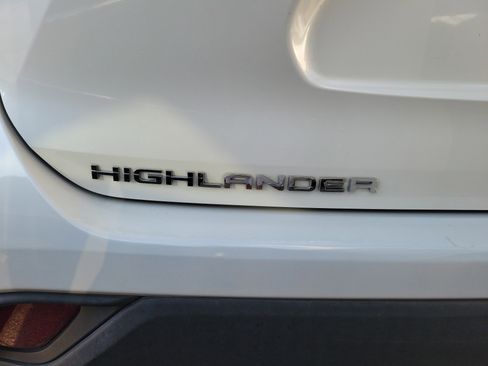 Used 2021 Toyota Highlander XLE AWD/4WD image 21