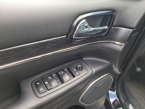 Used 2020 Jeep Grand Cherokee High Altitude AWD/4WD image 19