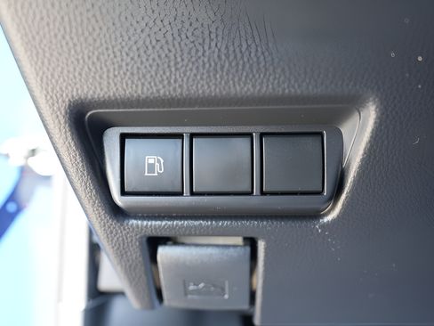 Used 2025 Toyota Prius XLE FWD image 25