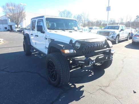 Used 2023 Jeep Gladiator Sport image 3