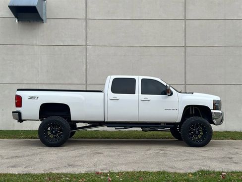 Used 2009 Chevrolet Silverado 3500 LTZ w/ Suspension Package, Off-Road image 7