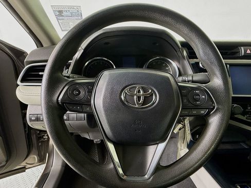 Used 2018 Toyota Camry LE image 12