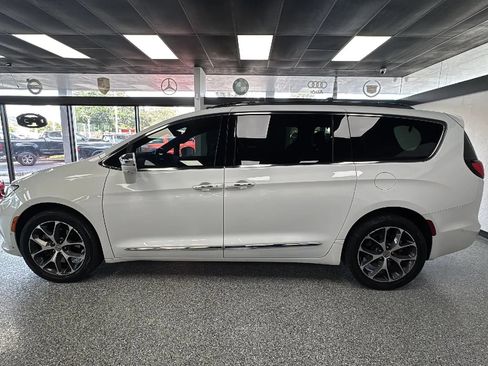 Used 2021 Chrysler Pacifica Limited w/ Uconnect Theater Family Group AWD/4WD image 2