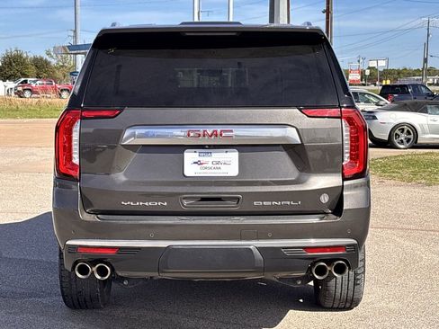 Used 2021 GMC Yukon Denali w/ Denali Premium Package image 6