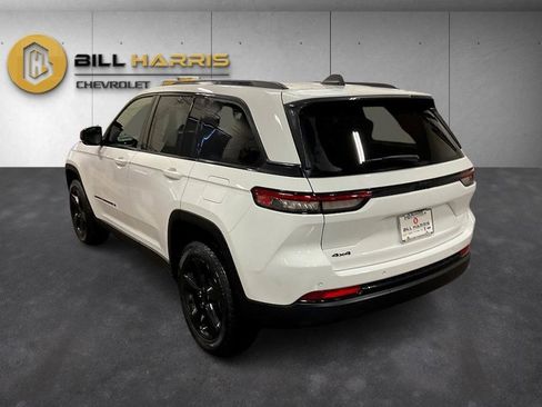 Used 2023 Jeep Grand Cherokee Altitude image 12