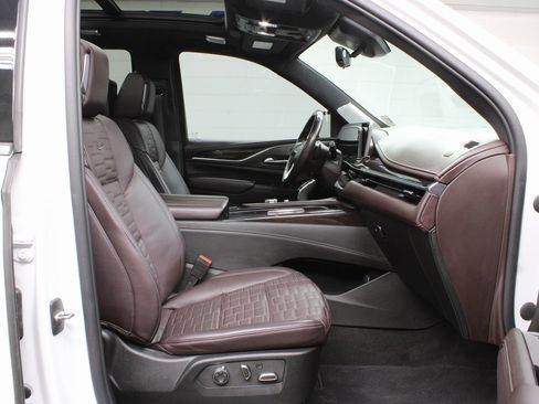 Used 2023 Cadillac Escalade Premium Luxury Platinum image 45