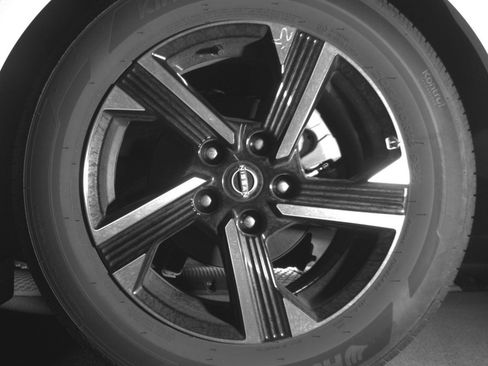 Used 2025 Nissan Sentra SV FWD image 16