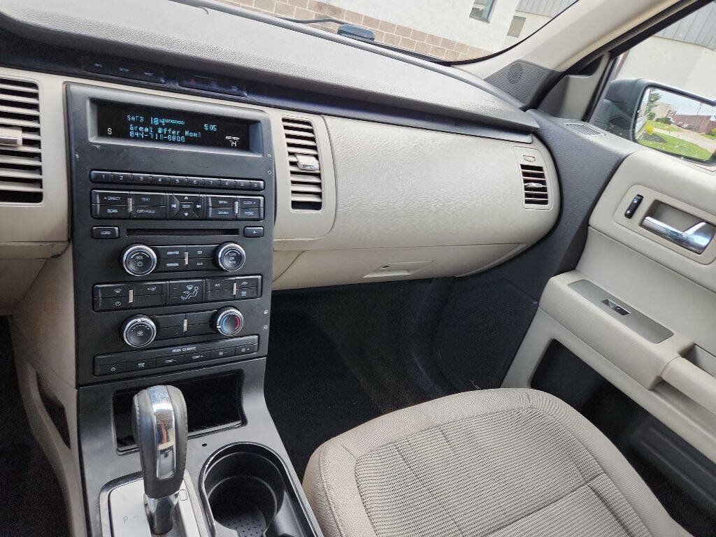 Used 2011 Ford Flex SE FWD image 17