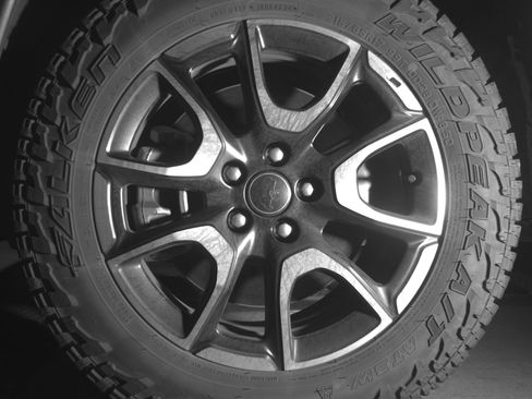Used 2025 Jeep Compass Trailhawk AWD/4WD image 12