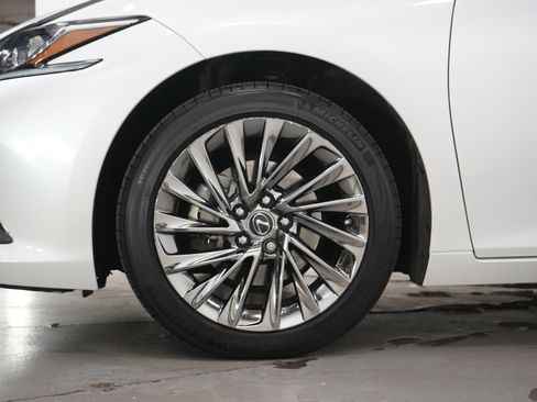 Used 2024 Lexus ES 350 w/ Accessory Package (Z2) FWD image 29