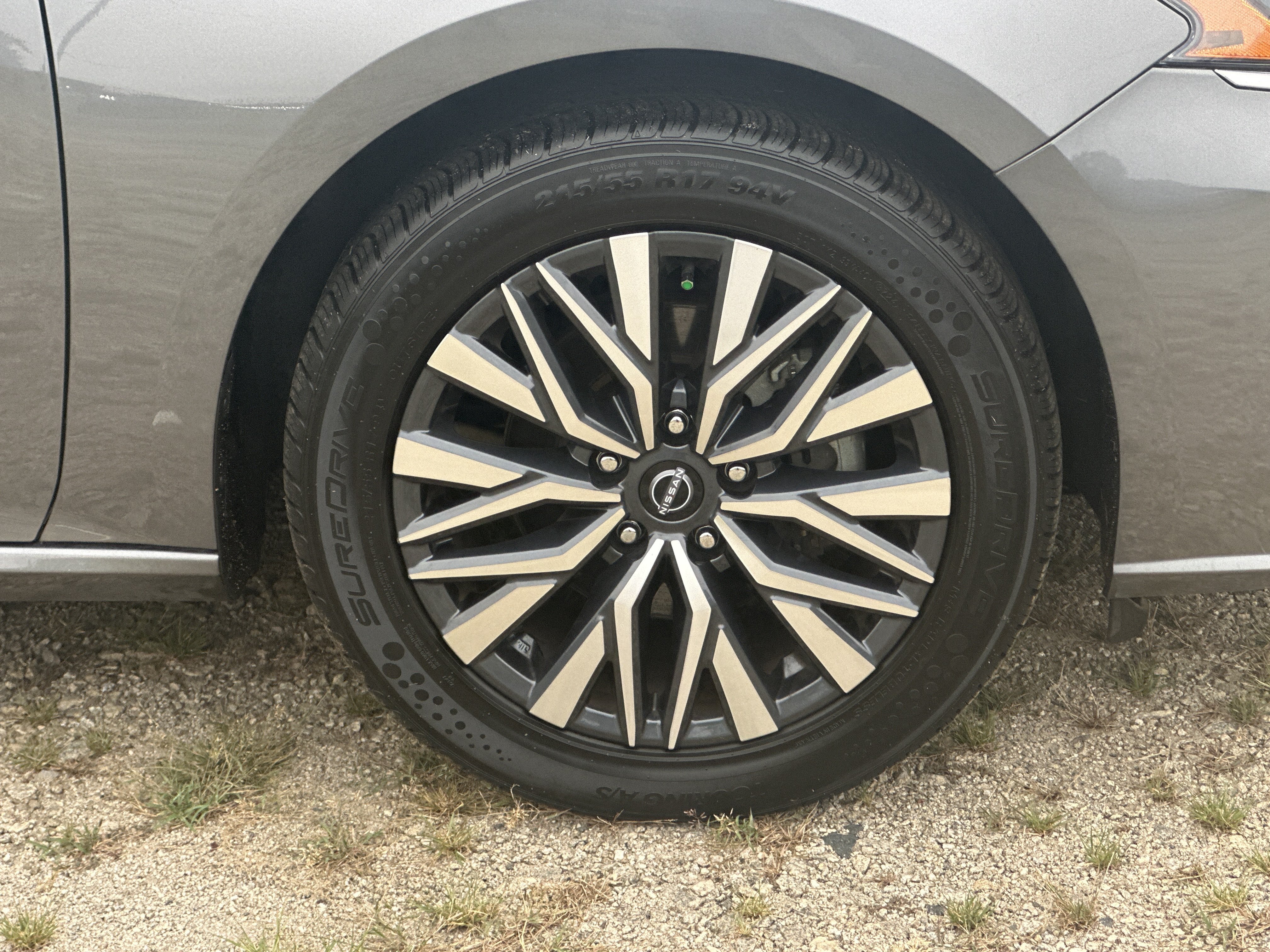 Used 2024 Nissan Altima 2.5 SV FWD image 12