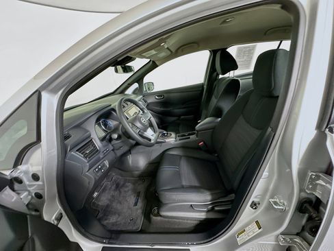 Used 2025 Nissan Leaf S image 13