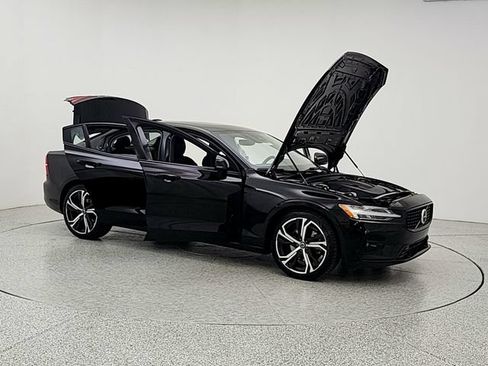 Used 2024 Volvo S60 B5 Core w/ Climate Package FWD image 10