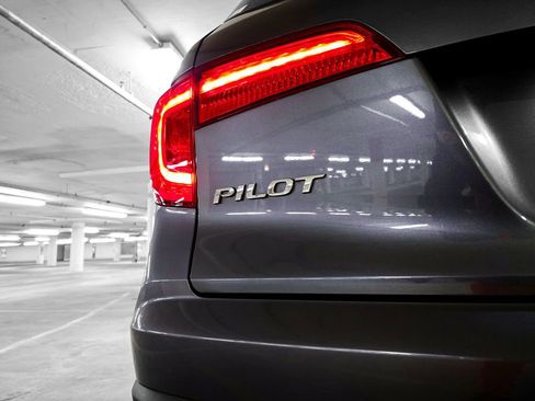 Used 2017 Honda Pilot Elite image 10