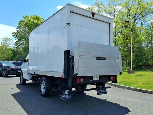Used 2018 Chevrolet Express 3500 RWD image 13