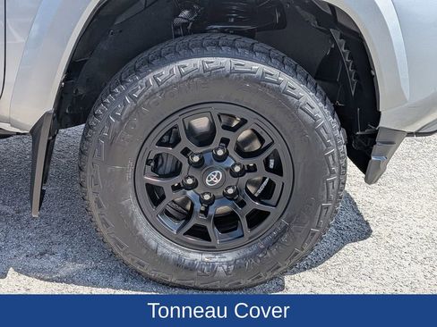 Used 2022 Toyota Tacoma SR5 AWD/4WD image 11