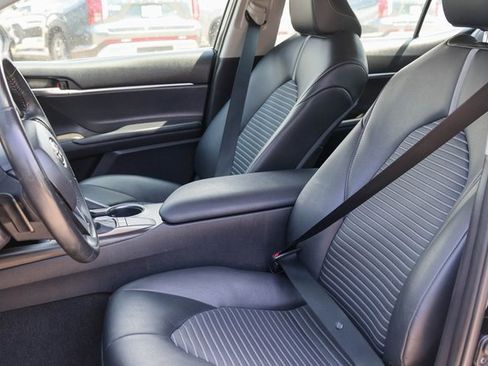 Used 2023 Toyota Camry SE image 9