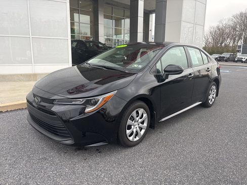 Used 2025 Toyota Corolla LE image 1