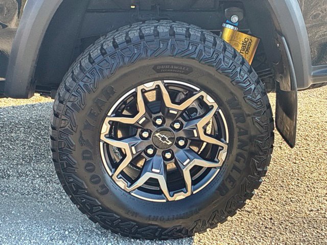 Used 2026 Chevrolet Colorado ZR2 w/ Technology Package AWD/4WD image 12