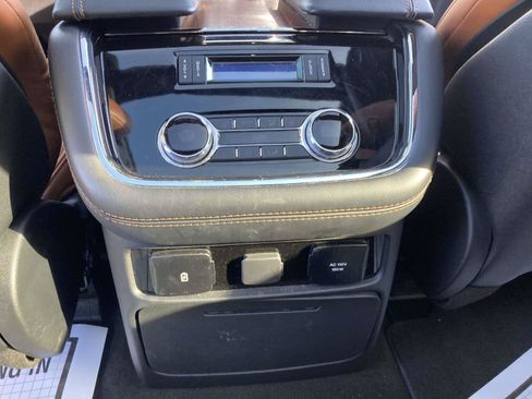 Used 2021 Lincoln Navigator Reserve AWD/4WD image 19