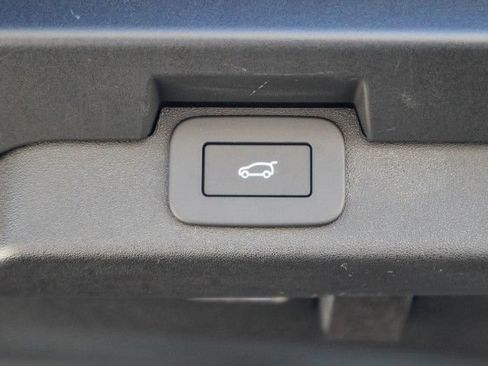 Used 2025 Land Rover Discovery Dynamic SE AWD/4WD image 34