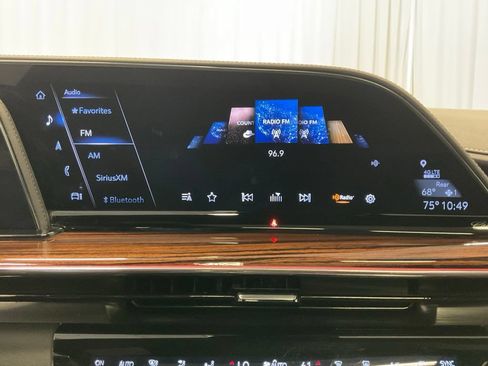 Used 2022 Cadillac Escalade Premium Luxury AWD/4WD image 23