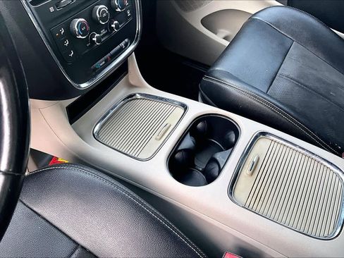 Used 2020 Dodge Grand Caravan SXT image 16