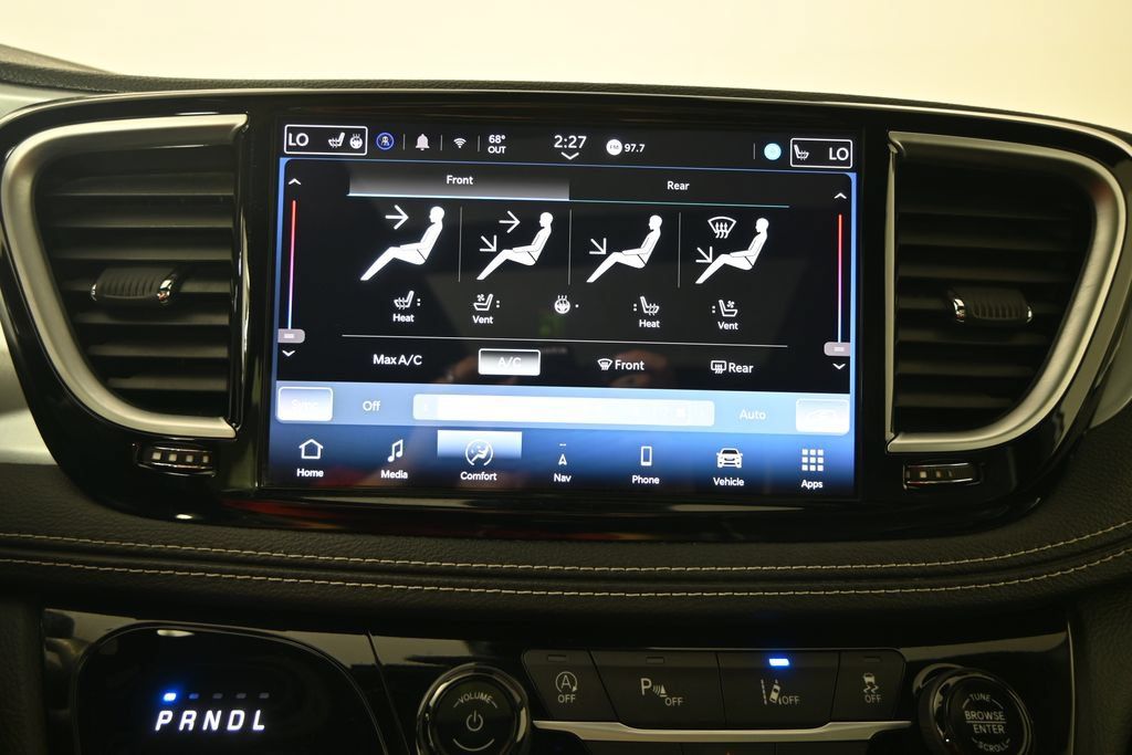 Used 2025 Chrysler Pacifica Limited FWD image 30