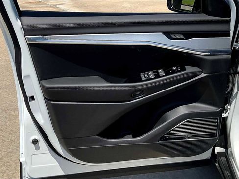 New 2025 Jeep Wagoneer S Launch Edition image 10