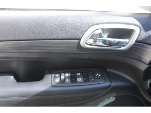 Used 2022 Jeep Grand Cherokee Laredo X image 20