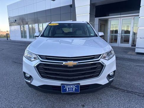 Used 2020 Chevrolet Traverse LT image 2
