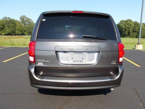 Used 2017 Dodge Grand Caravan SXT FWD image 3