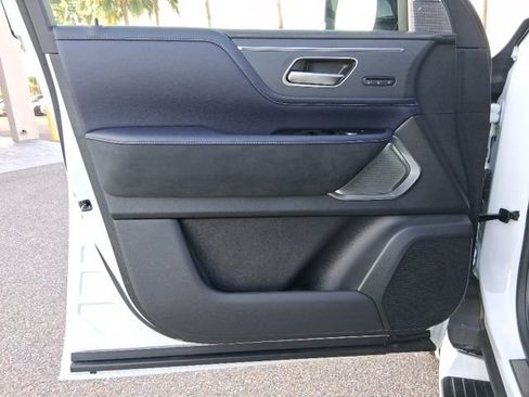 New 2026 INFINITI QX80 4WD image 17