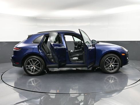Certified 2025 Porsche Macan image 36