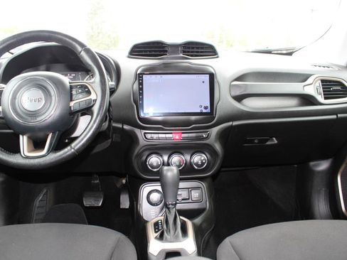 Used 2015 Jeep Renegade Latitude w/ Cold Weather Group AWD/4WD image 10