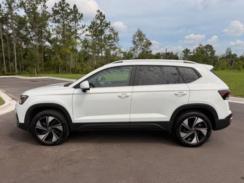 Used 2025 Volkswagen Taos SE AWD/4WD image 8