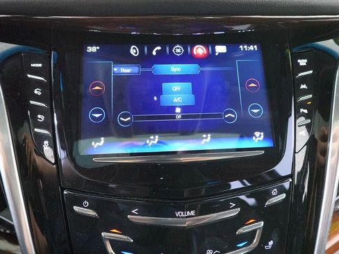 Used 2020 Cadillac Escalade ESV Premium Luxury image 21