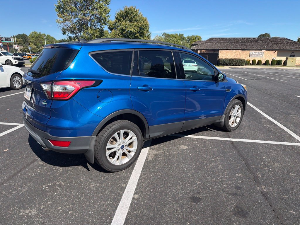 Used 2017 Ford Escape SE w/ Equipment Group 201A FWD image 4