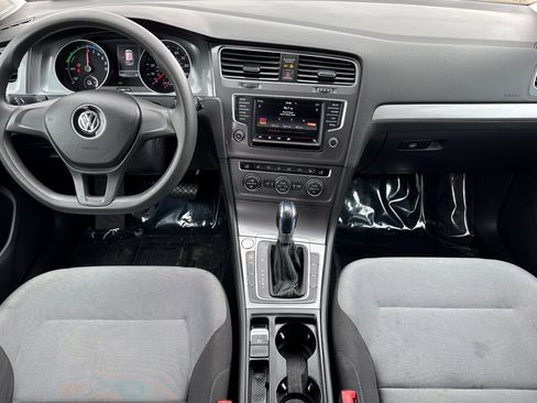 Used 2016 Volkswagen e-Golf SE w/ DC Fast Charging Package image 15
