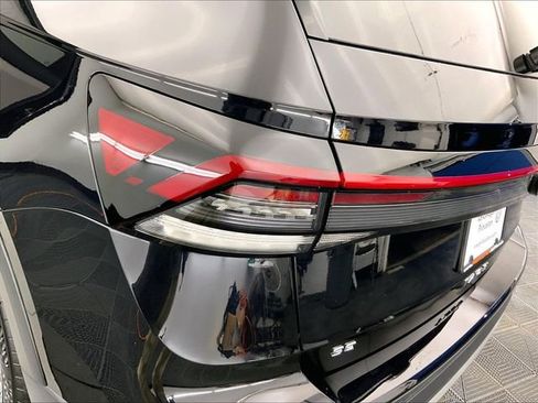 Certified 2025 Volkswagen Taos SE image 29